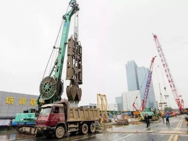 郑东新区吊车租赁电话_如何选择一家吊车出租和注意事项